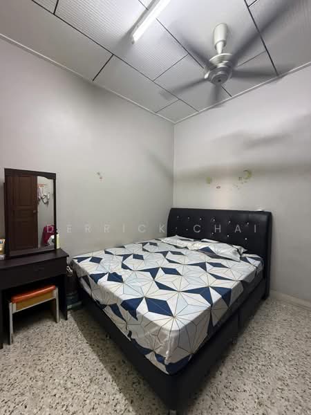 1-storey Terraced House for Sale in Taman Daya (Johor Bahru) - Derrick Chai - Bedroom - PropertyGuru.com.my