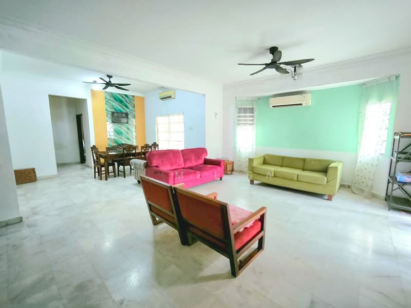 Rumah Teres 2 Tingkat untuk Dijual di Bukit Rahman Putra (Sungai Buloh) - N. Melisa - Living Room - PropertyGuru.com.my