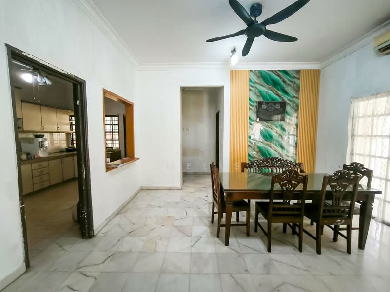 Rumah Teres 2 Tingkat untuk Dijual di Bukit Rahman Putra (Sungai Buloh) - N. Melisa - Dining Room - PropertyGuru.com.my