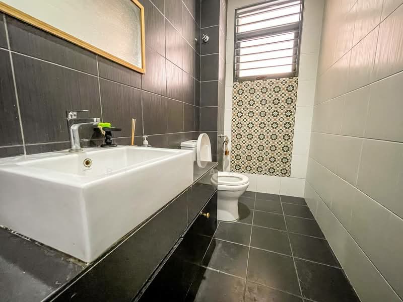 Semi-Detached House for Sale in Kajang (Selangor) - BILYA ARIFF - Bathroom - PropertyGuru.com.my