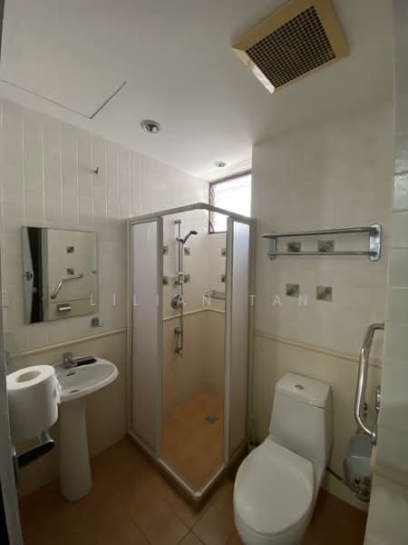 Condominium for Rent at Marina Tower (Ratu Mutiara) - Lilian Tan - Bathroom - PropertyGuru.com.my