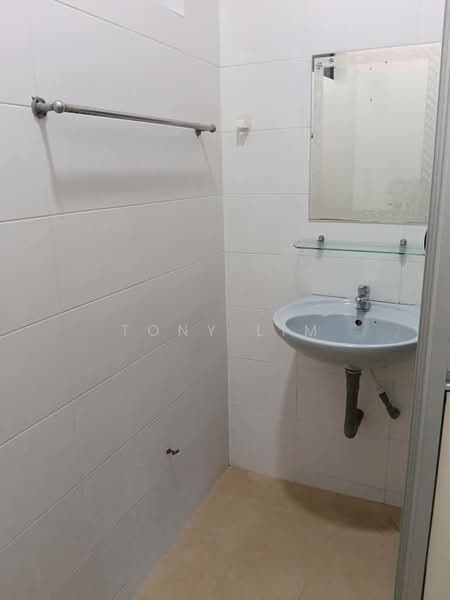 1-storey Terraced House for Rent in Taman Pelangi (Johor Bahru) - Tony Lim - Bathroom - PropertyGuru.com.my
