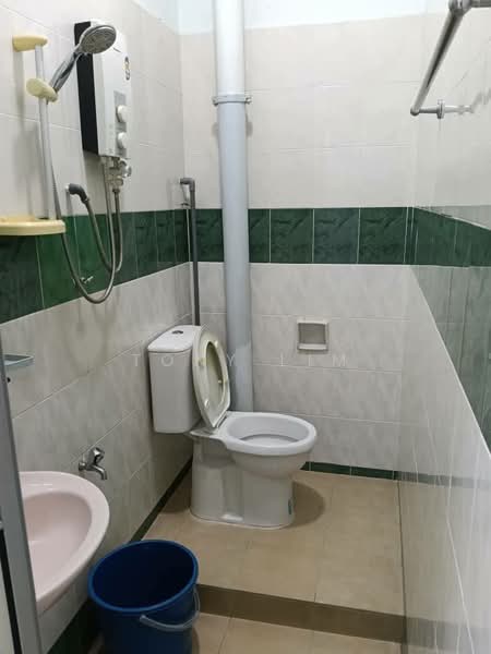 1-storey Terraced House for Rent in Taman Pelangi (Johor Bahru) - Tony Lim - Bathroom - PropertyGuru.com.my