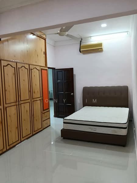 1-storey Terraced House for Rent in Taman Pelangi (Johor Bahru) - Tony Lim - Bedroom - PropertyGuru.com.my