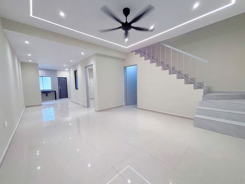2-storey Terraced House for Sale in Taman Ungku Tun Aminah (Skudai) - Derrick Chai - Living Room - PropertyGuru.com.my