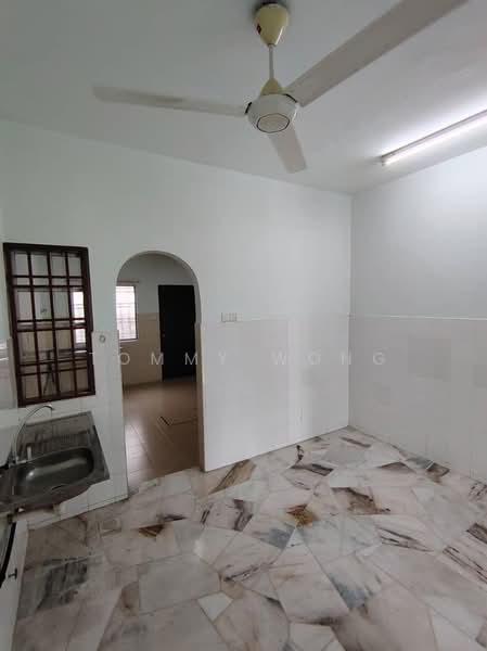 2-storey Terraced House for Sale in Taman Puncak Jalil (Seri Kembangan) - Tommy Wong - Kitchen - PropertyGuru.com.my