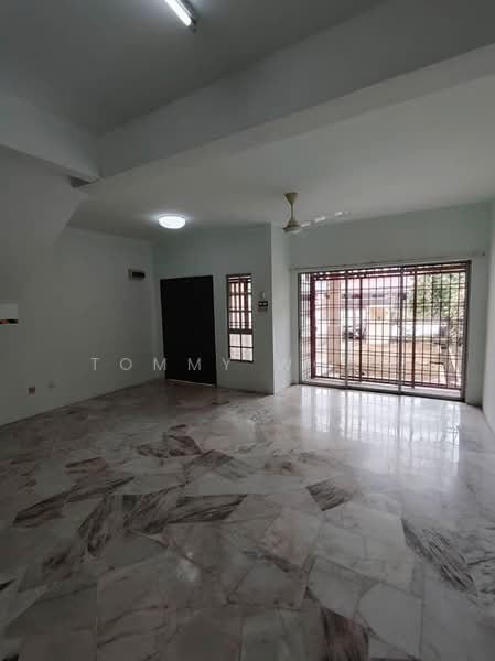 2-storey Terraced House for Sale in Taman Puncak Jalil (Seri Kembangan) - Tommy Wong - Living Room - PropertyGuru.com.my