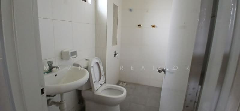 Semi-Detached House for Sale in Setia Ecohill (Semenyih) - Maznee Realtor - Bathroom - PropertyGuru.com.my