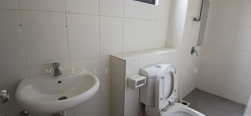 Semi-Detached House for Sale in Setia Ecohill (Semenyih) - Maznee Realtor - Bathroom - PropertyGuru.com.my