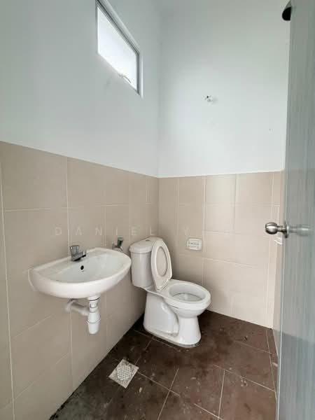 2.5-storey Terraced House for Rent in Skudai (Johor) - Daniel Yong - Bathroom - PropertyGuru.com.my