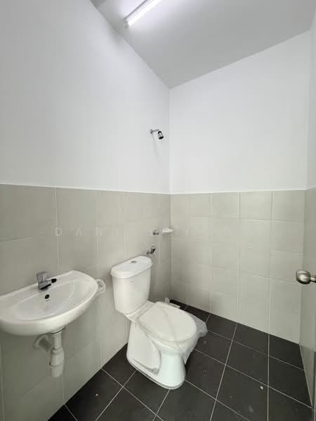 2.5-storey Terraced House for Rent in Skudai (Johor) - Daniel Yong - Bathroom - PropertyGuru.com.my