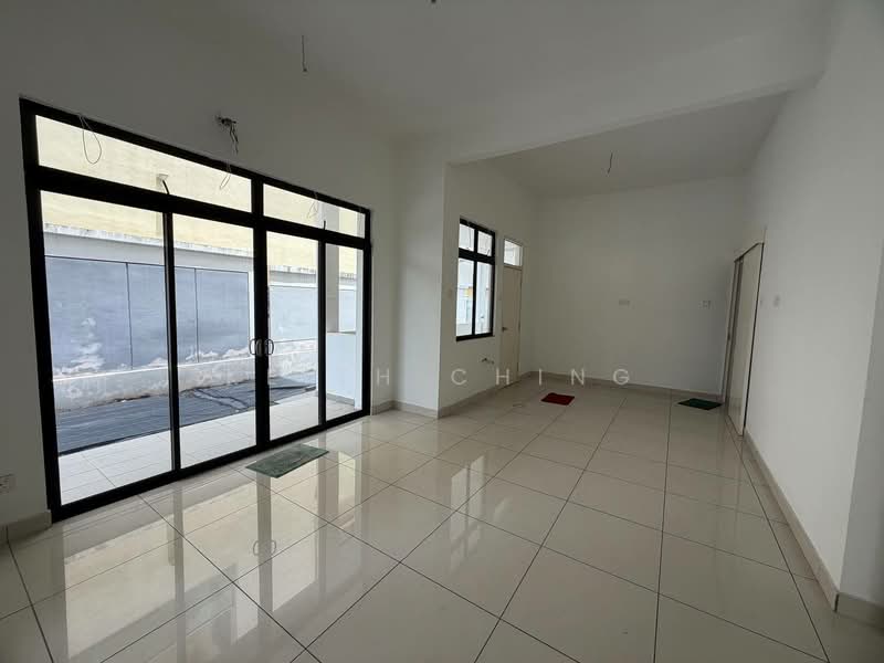 3-storey Terraced House for Sale in Taman Desa Tebrau (Tebrau) - Keith Ching - Living Room - PropertyGuru.com.my