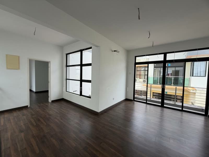 3-storey Terraced House for Sale in Taman Desa Tebrau (Tebrau) - Keith Ching - Living Room - PropertyGuru.com.my