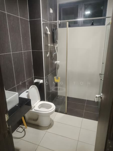 Service Residence for Sale at D'Secret Garden (Pangsapuri Kempas Indah) - Ee Fong Toh - Bathroom - PropertyGuru.com.my