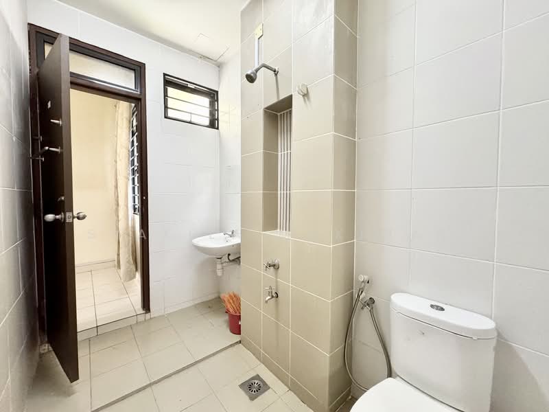 Bungalow for Sale in Puncak Bestari (Puncak Alam) - Syakila Mokhtar - Bathroom - PropertyGuru.com.my