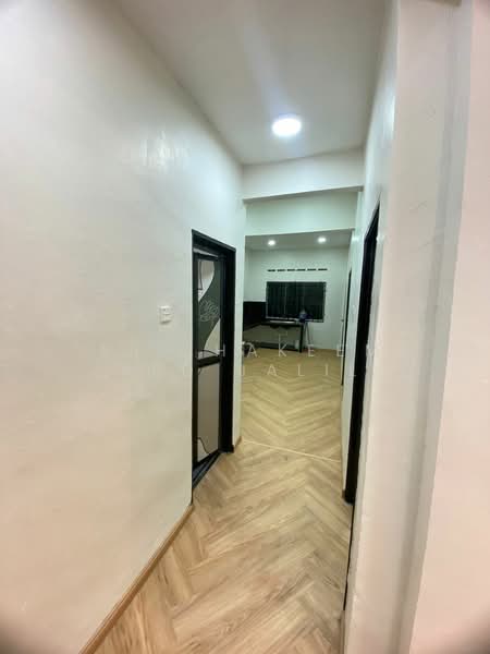 1-storey Terraced House for Sale in Pasir Gudang (Johor) - Abd Hakeem Abd Jalil - Corridor - PropertyGuru.com.my