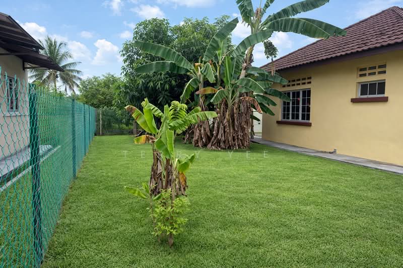 Bungalow for Sale in Banting (Selangor) - Terry Yee - Garden - PropertyGuru.com.my