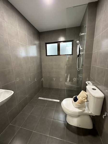 Service Residence for Sale at KLEBANG COVE RESIDENSI - DILLA YUSOFF - Bathroom - PropertyGuru.com.my