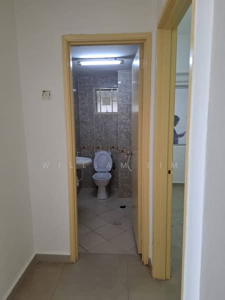 Condominium for Rent at Kepong Sentral Condominium - William Lim - Bathroom - PropertyGuru.com.my