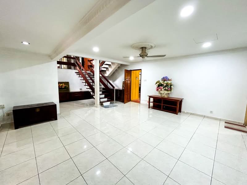 Bungalow Seksyen 11 Shah Alam untuk Untuk Dijual - RM 1,800,000, Apr 2026 - Living Room - PropertyGuru.com.my