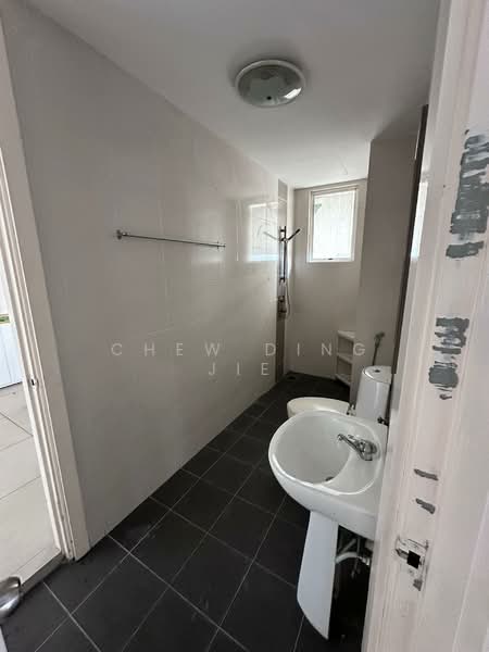 Subang Olives Residence untuk Untuk Disewa - RM 2,300 /bulan, Apr 2026 - Bathroom - PropertyGuru.com.my