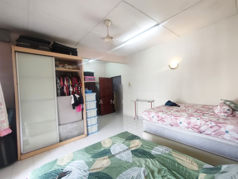 Rumah Teres 2 Tingkat untuk Dijual di Taman Wangsa Permai (Kepong) - Hann . - Master Bedroom - PropertyGuru.com.my