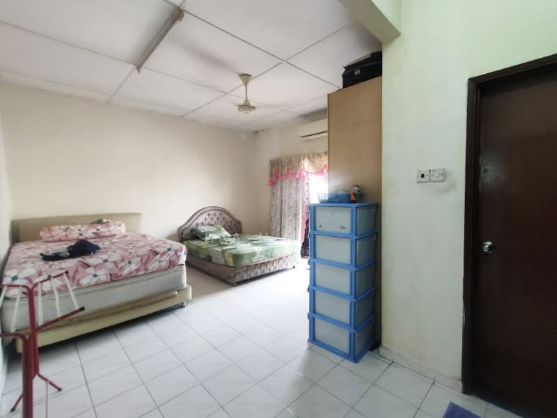 Rumah Teres 2 Tingkat untuk Dijual di Taman Wangsa Permai (Kepong) - Hann . - Master Bedroom - PropertyGuru.com.my