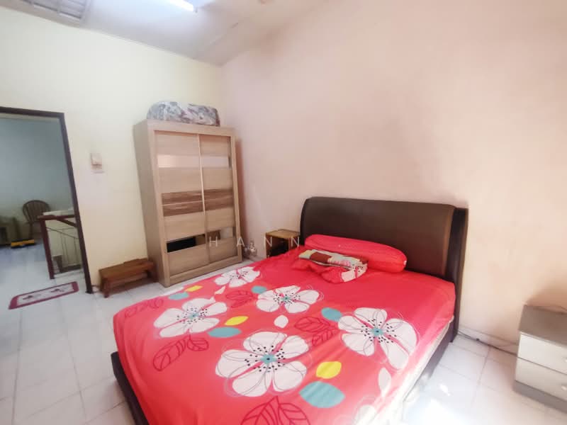 Rumah Teres 2 Tingkat untuk Dijual di Taman Wangsa Permai (Kepong) - Hann . - First Floor Bedroom 1 - PropertyGuru.com.my