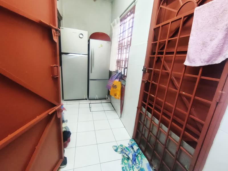 Rumah Teres 2 Tingkat untuk Dijual di Taman Wangsa Permai (Kepong) - Hann . - Wet Kitchen - PropertyGuru.com.my