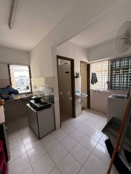 Apartment for Sale at Desa Indah Block 33 - Michelle Ch'ng - Kitchen - PropertyGuru.com.my