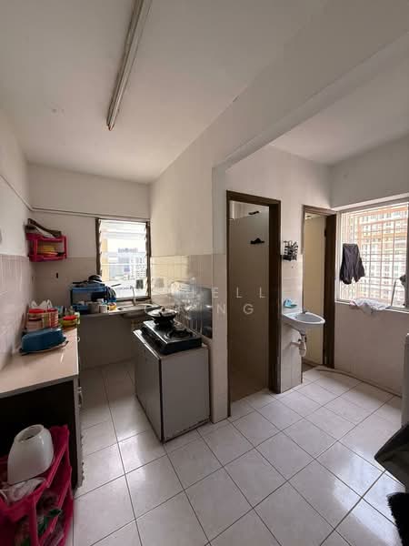 Apartment for Sale at Desa Indah Block 33 - Michelle Ch'ng - Kitchen - PropertyGuru.com.my