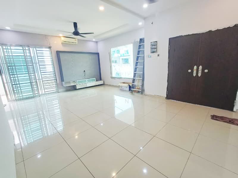 Rumah Berkembar untuk Dijual di Taman Bakap Indah (Sungai Bakap) - Tan ANNIE - Living Room - PropertyGuru.com.my