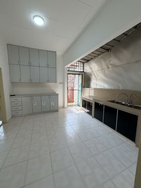 1-storey Terraced House for Sale in Taman Daya (Johor Bahru) - Junz Liew - Kitchen - PropertyGuru.com.my
