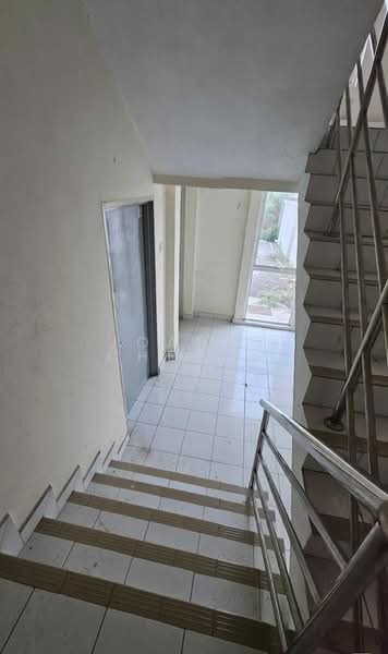 Semi-D Factory for Rent in Balakong (Selangor) - Joanne Cheong - Entrance - PropertyGuru.com.my