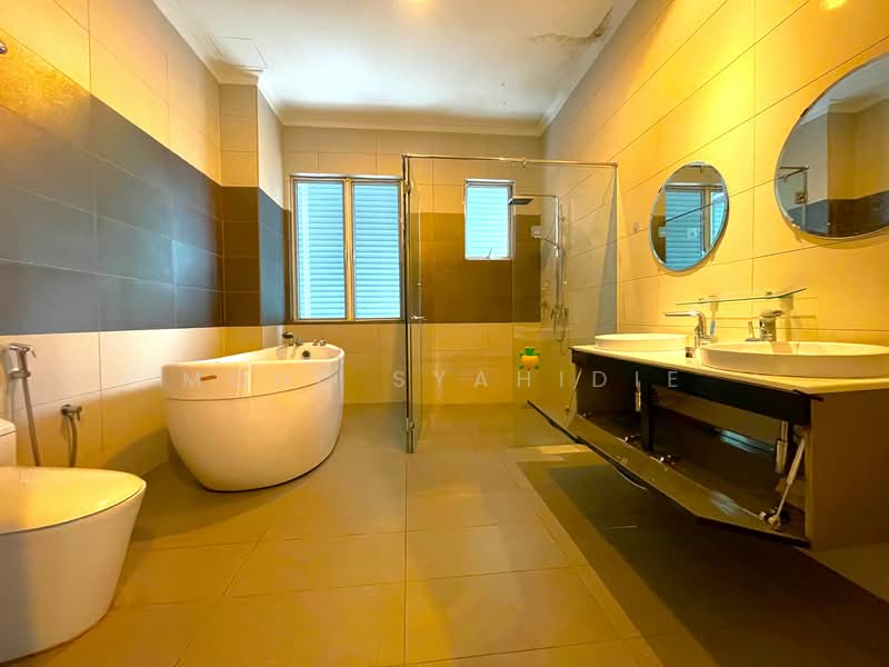Semi-Detached House for Sale in Ampang (Selangor) - Mohd Syahidie - Bathroom - PropertyGuru.com.my