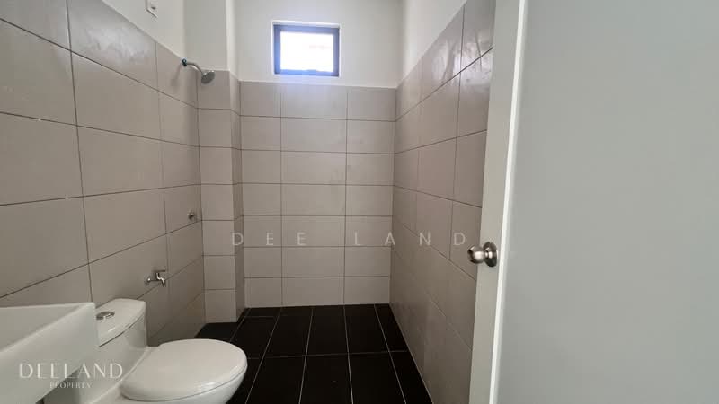 Bungalow for Sale in Taman Perda Indah (Tasek Gelugor) - Dee Land - Bathroom - PropertyGuru.com.my