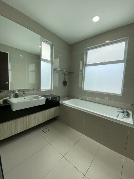 Isola Villa @ Senibong Cove untuk Untuk Disewa - RM 7,000 /bulan, Apr 2026 - Bathroom - PropertyGuru.com.my