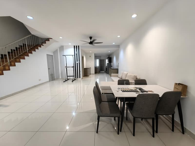 Rumah Teres 3 Tingkat untuk Dijual di Seri Jalil (Bukit Jalil) - Mak Oliver - Living Room - PropertyGuru.com.my
