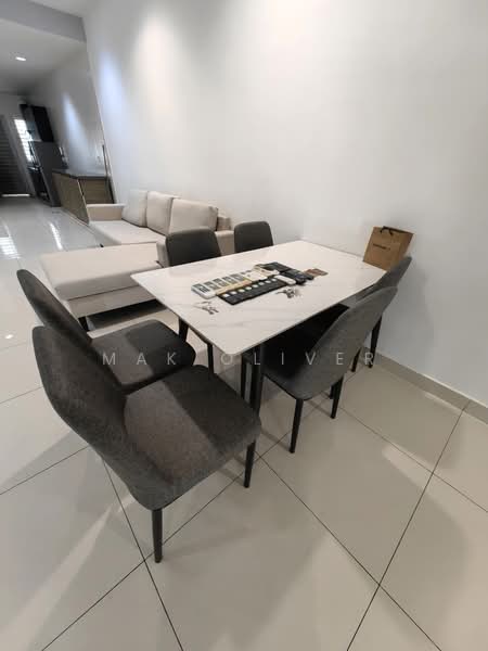 Rumah Teres 3 Tingkat untuk Dijual di Seri Jalil (Bukit Jalil) - Mak Oliver - Living Room - PropertyGuru.com.my