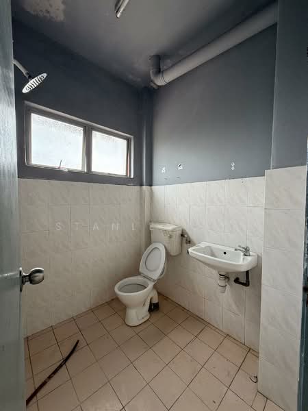 Apartment for Rent at Kekwa Apartment - Stanley Ooi - Bathroom - PropertyGuru.com.my