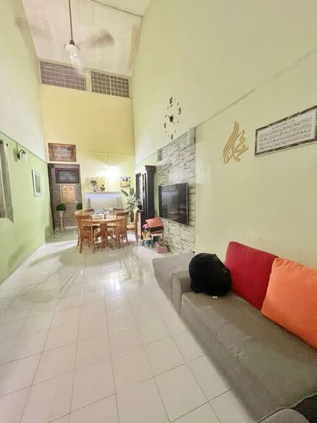 1-storey Terraced House for Sale in Taman Bukit Jaya (Ulu Tiram) - Sufi Norman - Living Room - PropertyGuru.com.my