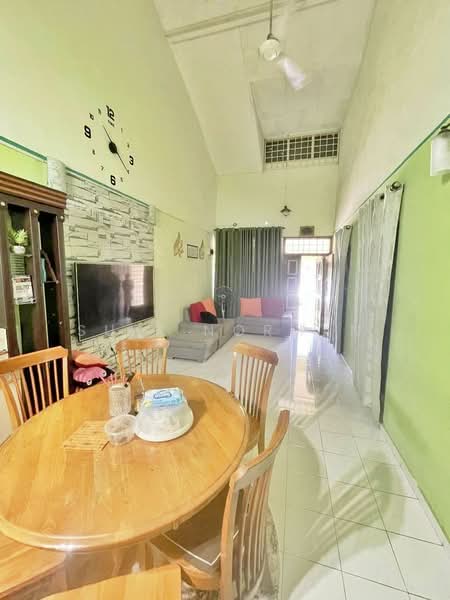 1-storey Terraced House for Sale in Taman Bukit Jaya (Ulu Tiram) - Sufi Norman - Living Room - PropertyGuru.com.my