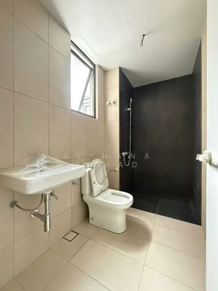 Terraced House for Sale in Taman Bukit Serdang (Seri Kembangan) - Al-Hana Ahmad - Bathroom - PropertyGuru.com.my