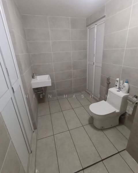 Service Residence for Rent at The Glenz @ Glenmarie - Hien Hashim - Bathroom - PropertyGuru.com.my