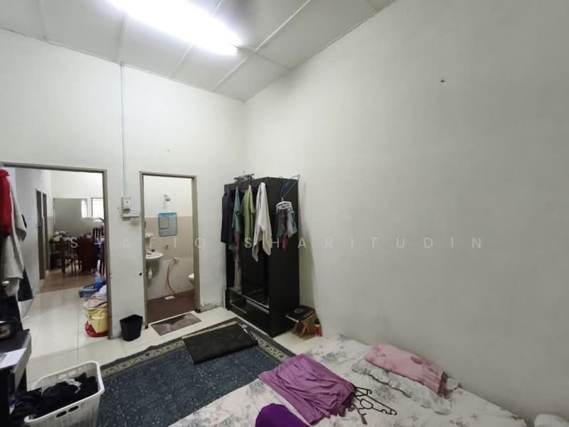 1-storey Terraced House for Sale in Kapar (Selangor) - Syafiq Sharifudin - Bedroom - PropertyGuru.com.my