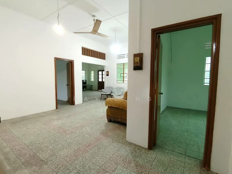 Commercial Bungalow for Rent in Taman Stulang Laut (Johor Bahru) - Ray Tung - Living Room - PropertyGuru.com.my