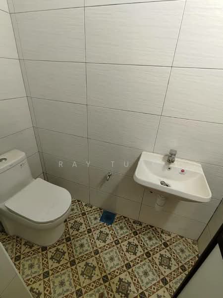 Commercial Bungalow for Rent in Taman Stulang Laut (Johor Bahru) - Ray Tung - Bathroom - PropertyGuru.com.my