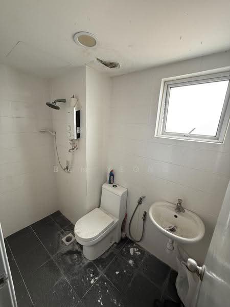 Pangsapuri untuk Dijual di Silk Residence - Ben Yeong - Bathroom - PropertyGuru.com.my