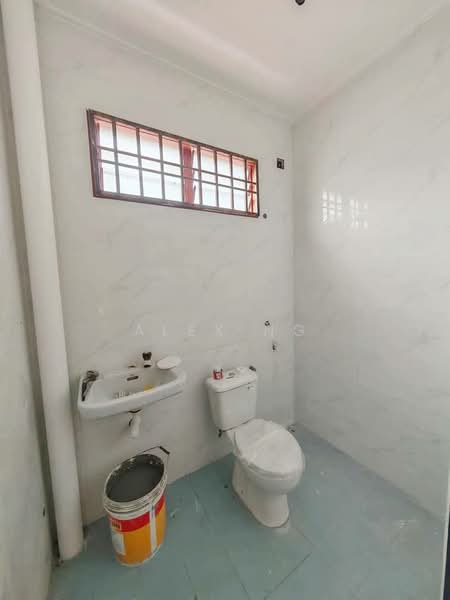 1.5-storey Terraced House for Sale in Bandar Indahpura (Kulai) - Alex Ng - Bathroom - PropertyGuru.com.my
