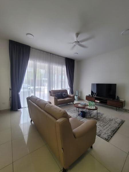 2-storey Terraced House for Sale in Telok Panglima Garang (Selangor) - Elle Chiew - Living Room - PropertyGuru.com.my
